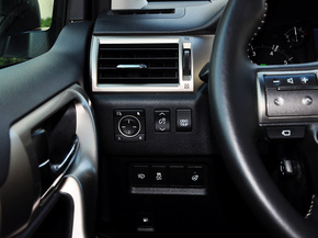 雷克萨斯  400 方向盘左后仪表台