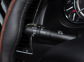 英菲尼迪  5.6L 自动 方向盘左侧控制杆