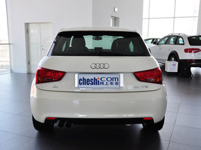 奥迪(进口)  30 TFSI 车辆正后方尾部视角