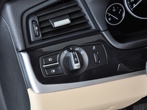 华晨宝马  520Li 方向盘左后仪表台