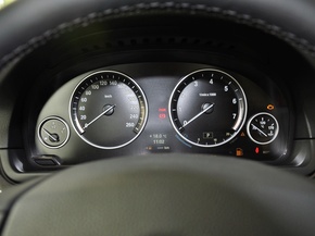 华晨宝马  520Li 方向盘后方仪表盘