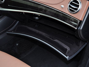 奔驰(进口)  S400L 3.0T 自动 手套箱整体特写
