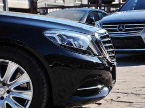 奔驰(进口)  S400L 3.0T 自动 车辆右前大灯正侧视角