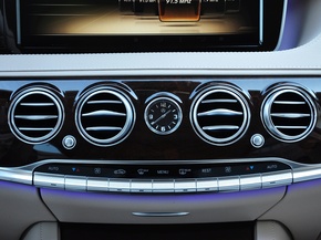 奔驰(进口)  S400L 3.0T 自动 中控台中央特写