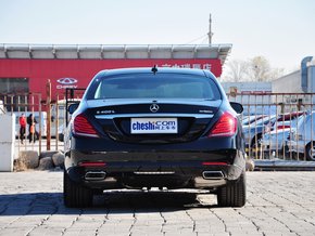 奔驰(进口)  S400L 3.5L AT 车辆正后方尾部视角