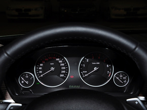 华晨宝马  320Li 方向盘后方仪表盘