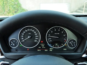 华晨宝马  320Li 方向盘后方仪表盘