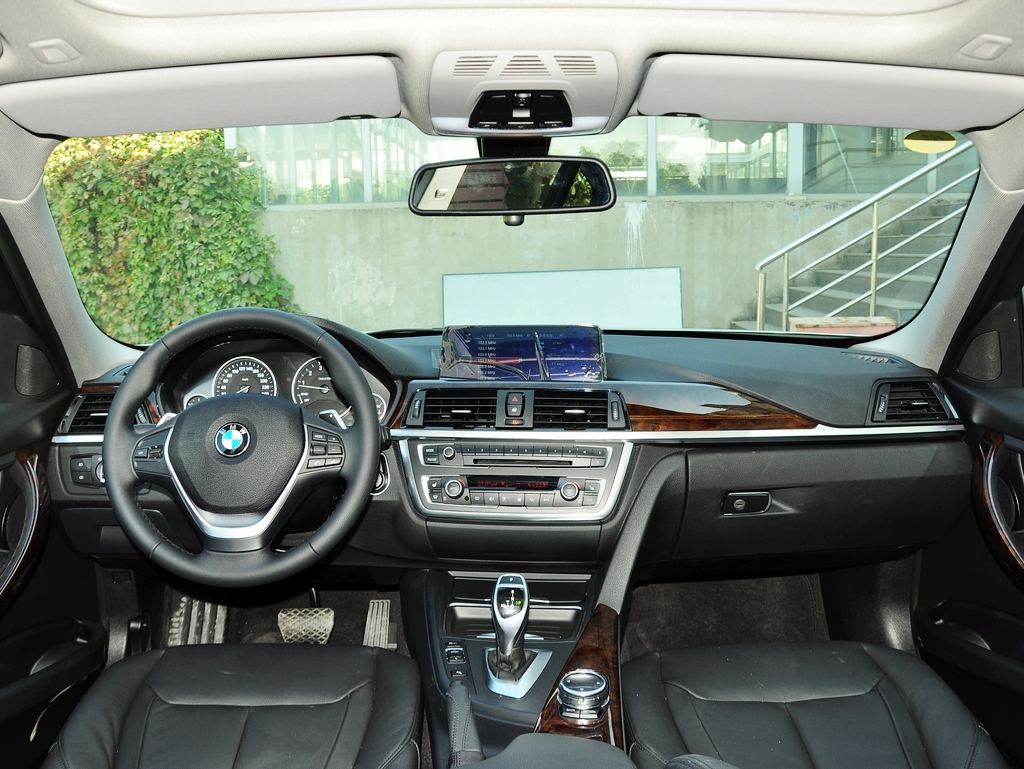 华晨宝马  320Li 中控台整体