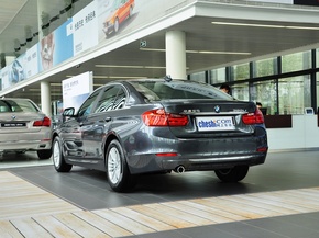 华晨宝马  320Li 车辆左后45度视角