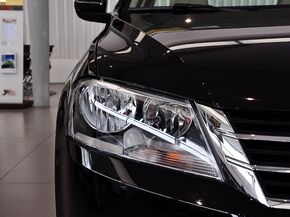 上海大众  改款 1.4TSI DSG 车辆右前大灯正视图
