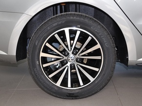 上海大众  1.4T DSG 后轮整体照片