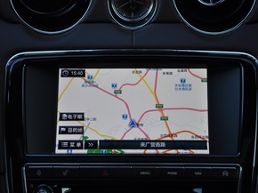 捷豹  XJL 3.0 SC 中控台中央特写