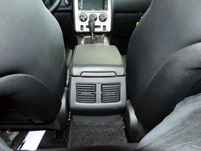 道奇(进口)  SRT8 前排座椅中央后方整体