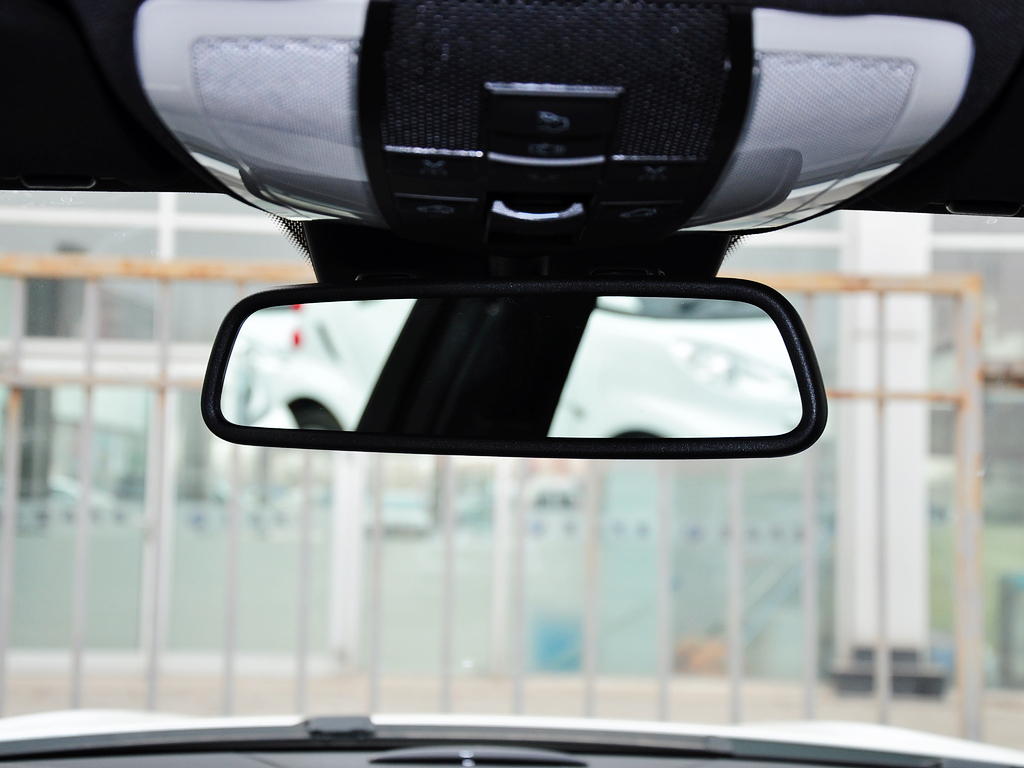 奔驰AMG  C63 AMG Coupe Edition 507 后视镜特写