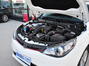 MG  1.5T 自动 发动机主体特写