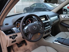 奔驰(进口)  ML320 中控台左侧