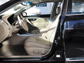 东风日产  公爵 2.5L XV 驾驶席座椅正视图