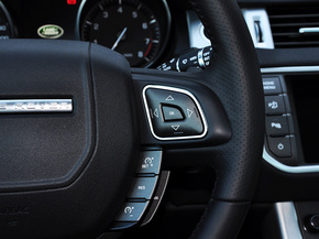 路虎 2.0T 方向盘右侧