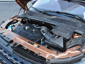 路虎  2.0T 发动机主体特写