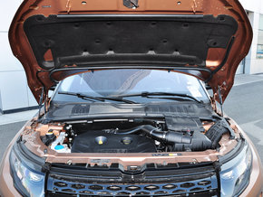 路虎  2.0T 发动机局部特写