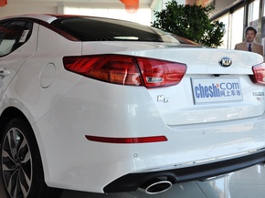 东风悦达起亚  2.0L AT 车辆左后大灯45度视角