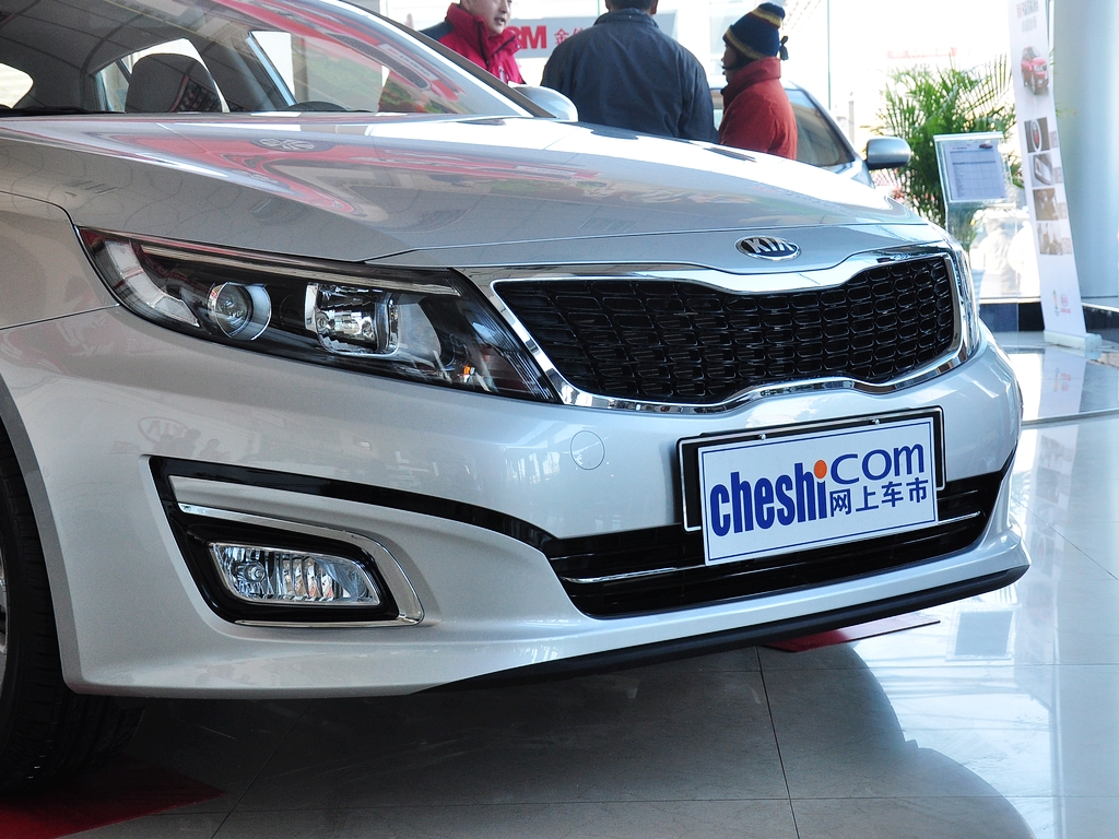 东风悦达起亚  2.0L AT 车辆车头部分特写