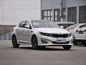 东风悦达起亚  2.0T AT 车辆右侧45度角