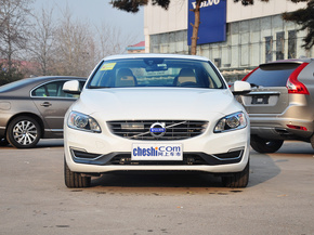 沃尔沃亚太 2.0T 车头正面视角