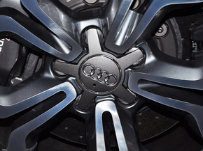 奥迪(进口)  V10 plus