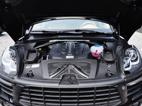 保时捷  Macan 发动机局部特写