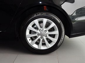 一汽奥迪  30 FSI 后轮整体照片