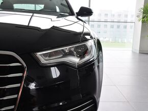 一汽奥迪  30 FSI 车辆左前大灯正视图