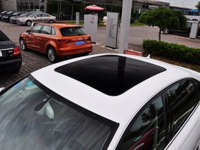 一汽奥迪  30 FSI 车顶前部