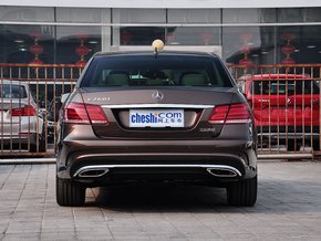 北京奔驰  改款E260L 1.8T 自动 车辆正后方尾部视角
