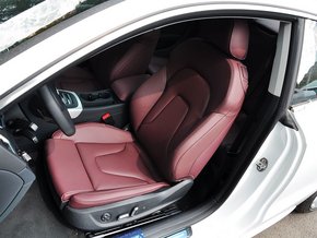 奥迪(进口)  45TFSI 2.0T CVT 驾驶席座椅前45度视图