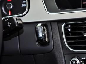 奥迪(进口) 45TFSI 2.0T CVT 车辆点火开关特写