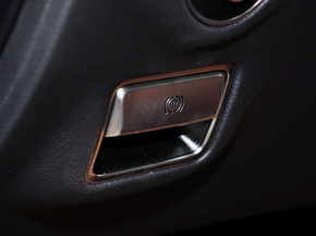 奔驰(进口)  S500L 4.7T 自动 驻车制动器