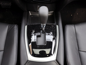 东风日产 2.5L XL CVT 挂档把手特写