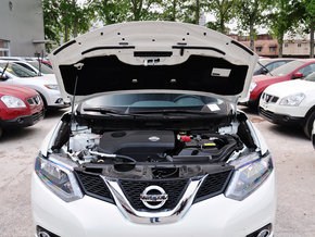 东风日产  2.5L XL CVT 发动机局部特写
