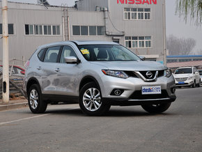 东风日产 2.0L XL CVT 车辆右侧45度角