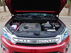 长安乘用车  2.0L 手动 发动机局部特写
