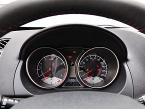 吉利汽车  2.4L 自动 方向盘后方仪表盘