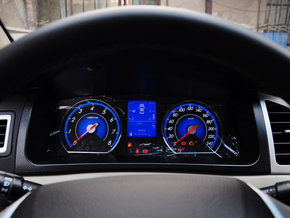 吉利汽车  1.5L 手动 方向盘后方仪表盘