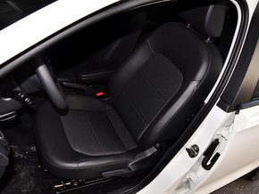 斯柯达  1.6L 手动 驾驶席座椅前45度视图