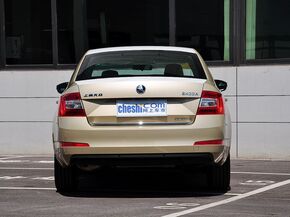 斯柯达  1.6L 手动 车辆正后方尾部视角