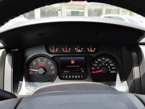 福特(进口)  SVT 方向盘后方仪表盘