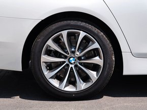 华晨宝马 528Li 后轮整体照片