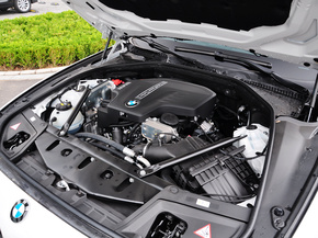 华晨宝马  528Li 发动机主体特写