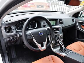 沃尔沃亚太  2.0T 自动 中控台左侧