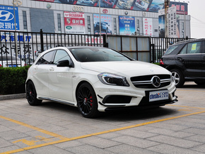 奔驰AMG  A45 AMG 车辆右侧45度角